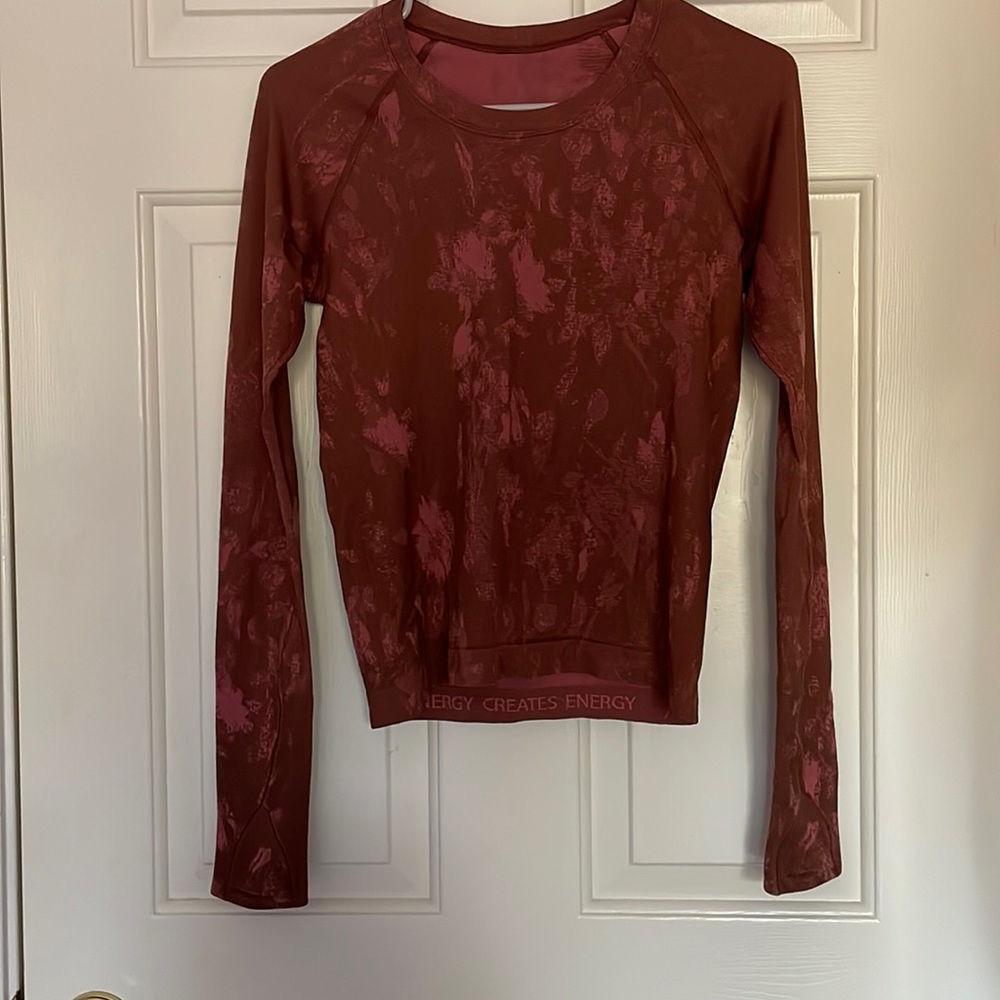 Patterned long sleeve race length swiftly